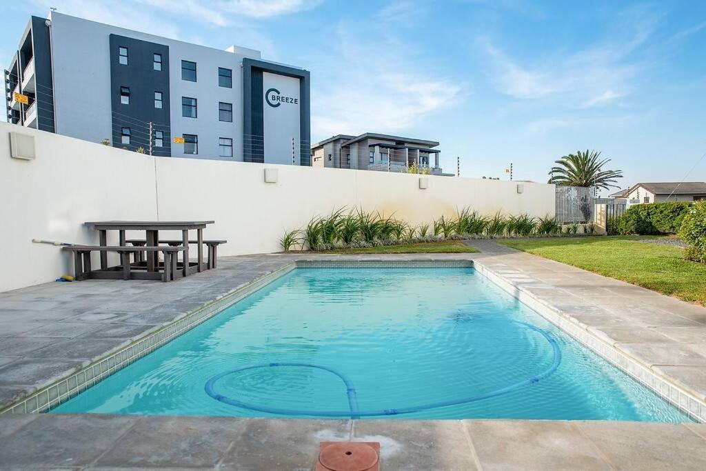 Beachfront 2 Bed W Swimming Pool, Blouberg 54 Break *