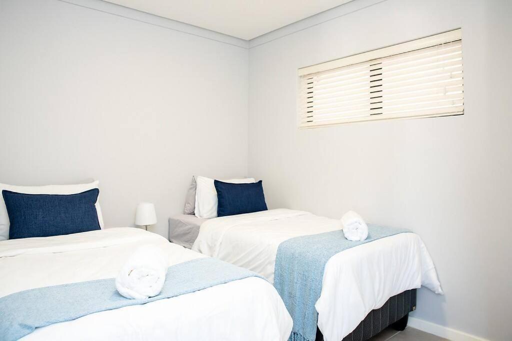 Beachfront 2 Bed W Swimming Pool, Blouberg 54 Break *